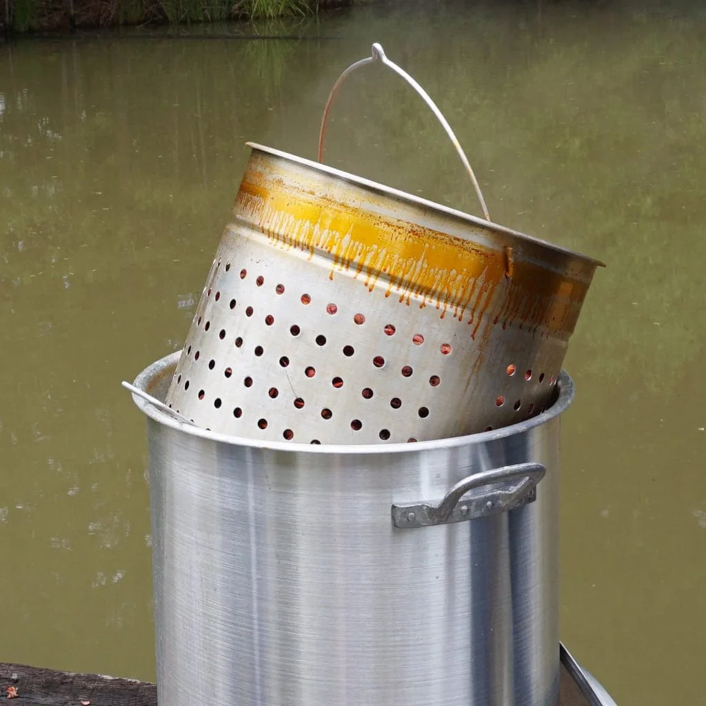 Bayou Classic 100-Quart Aluminum Bayou Boiler/Stockpot w/ Lid & Basket - Image 7