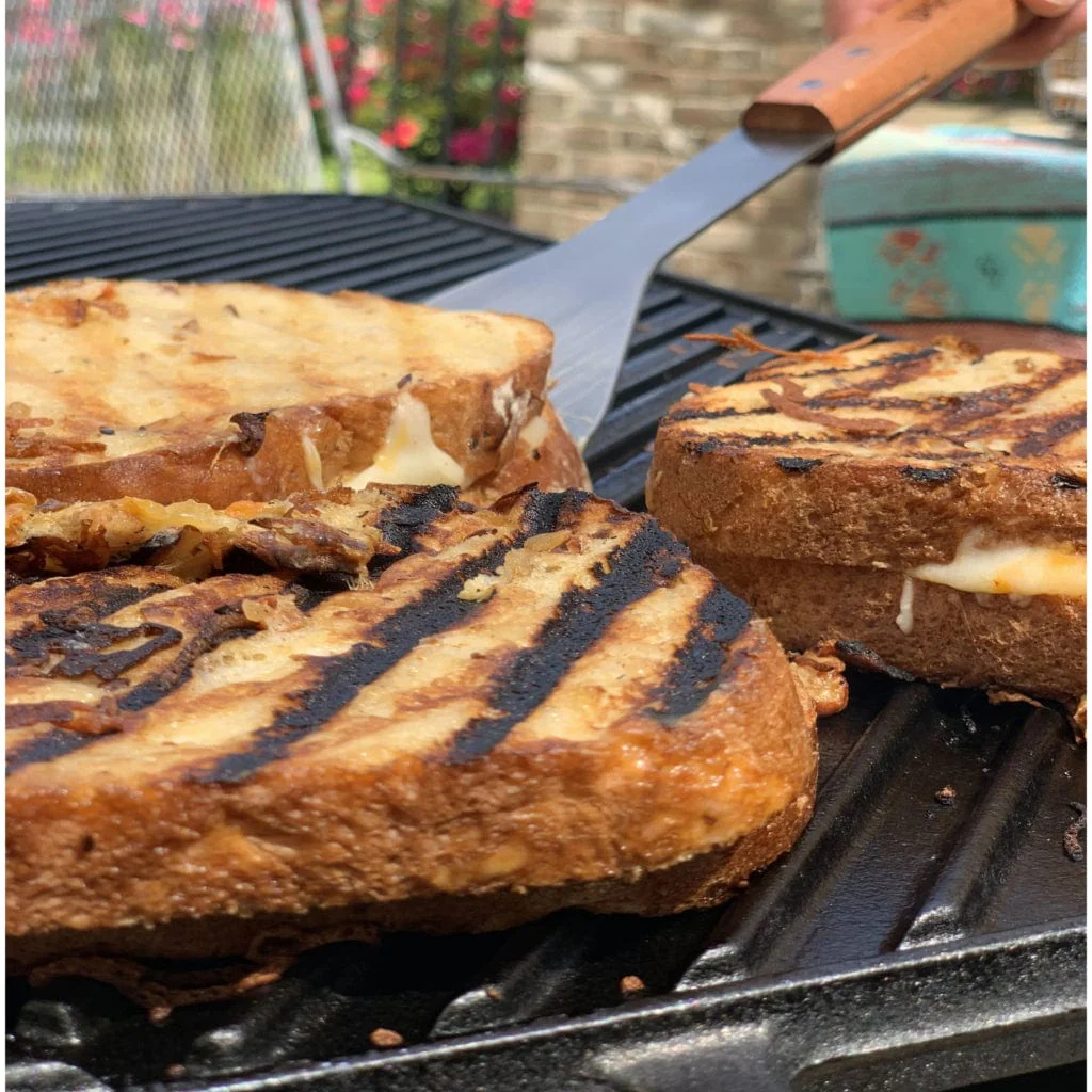 Bayou Classic 14" Cast Iron Reversible Square Griddle - Image 3