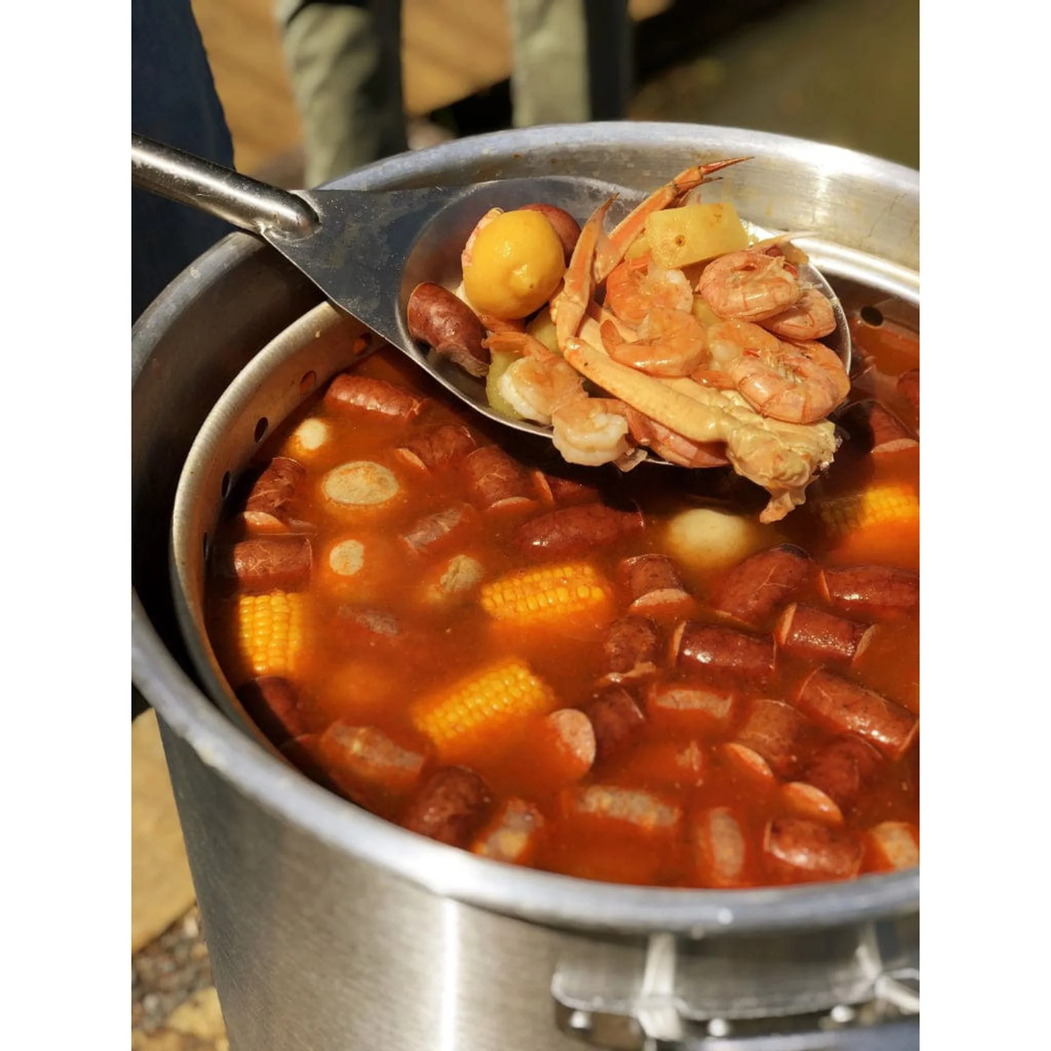 Bayou Classic 60-Quart Aluminum Stockpot w/ Lid & Basket - Image 4