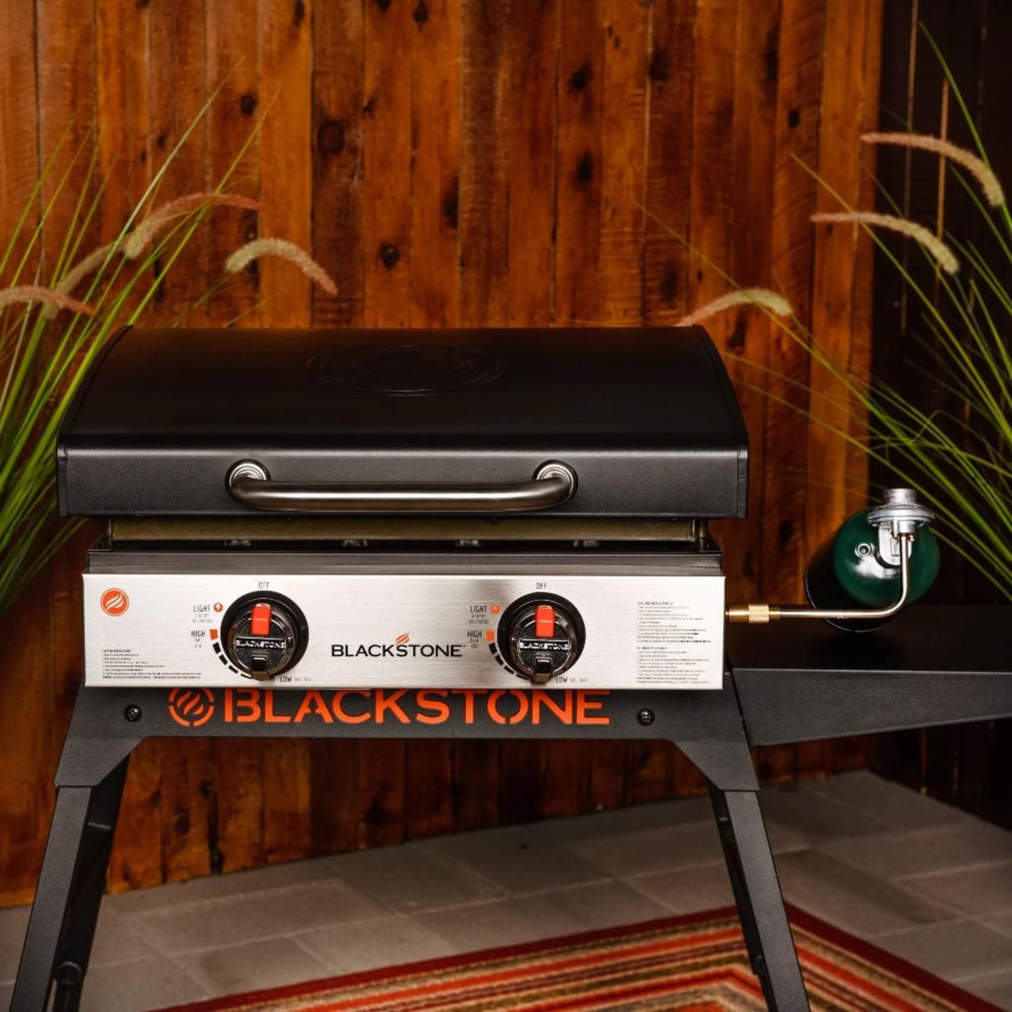 Blackstone 22" Tabletop Propane Gas Griddle with Hood - Image 4