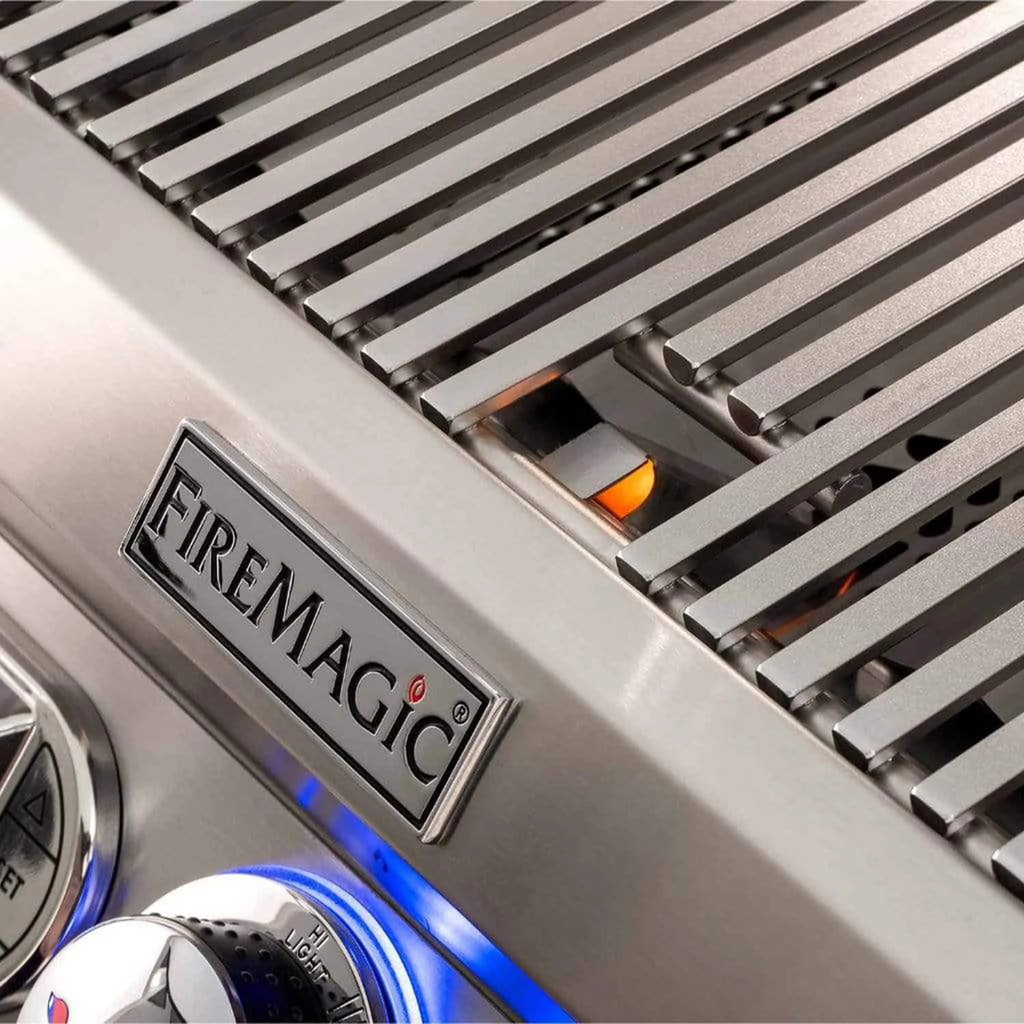 Fire Magic 46" 3-Burner Aurora A830s Gas/Charcoal Combo Grill w/ Analog Thermometers - Image 6