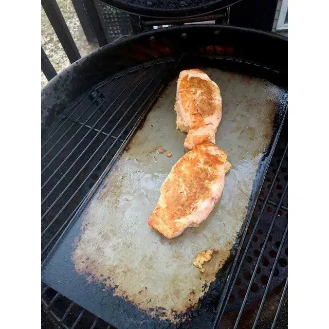 GrillGrate 18.8" Griddle & Defrost Plate - Image 10