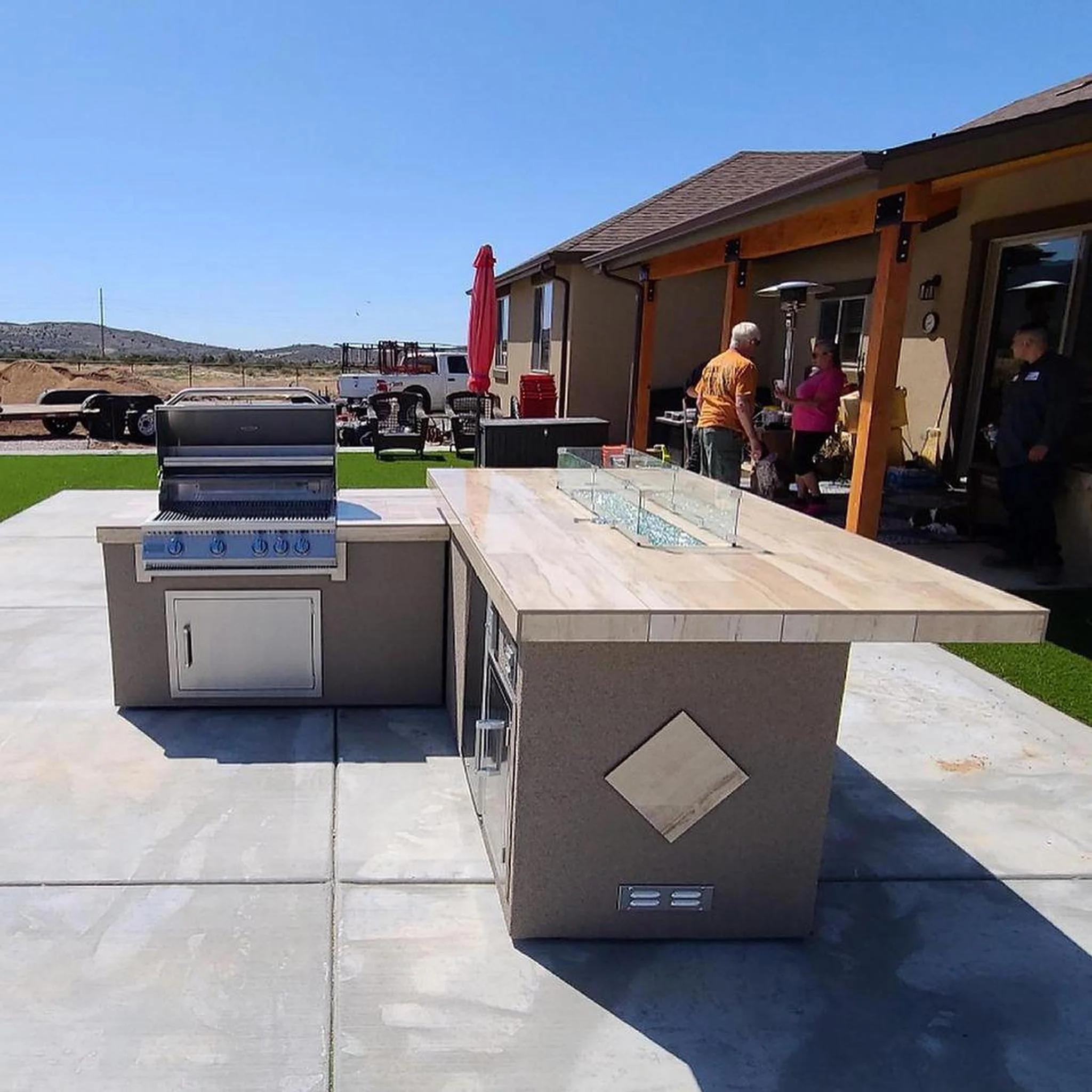 Kokomo Grills Baja L-Shaped Natural Gas BBQ Island With Fire Pit, 4 Burner BBQ Grill and Refrigerator - Image 6