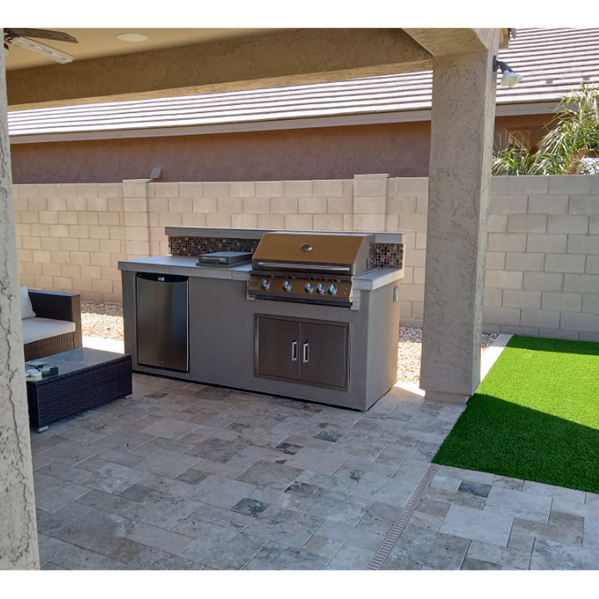 Kokomo Grills Bali 7'6" Natural Gas Island With Backsplash and Built In BBQ Grill - Image 3