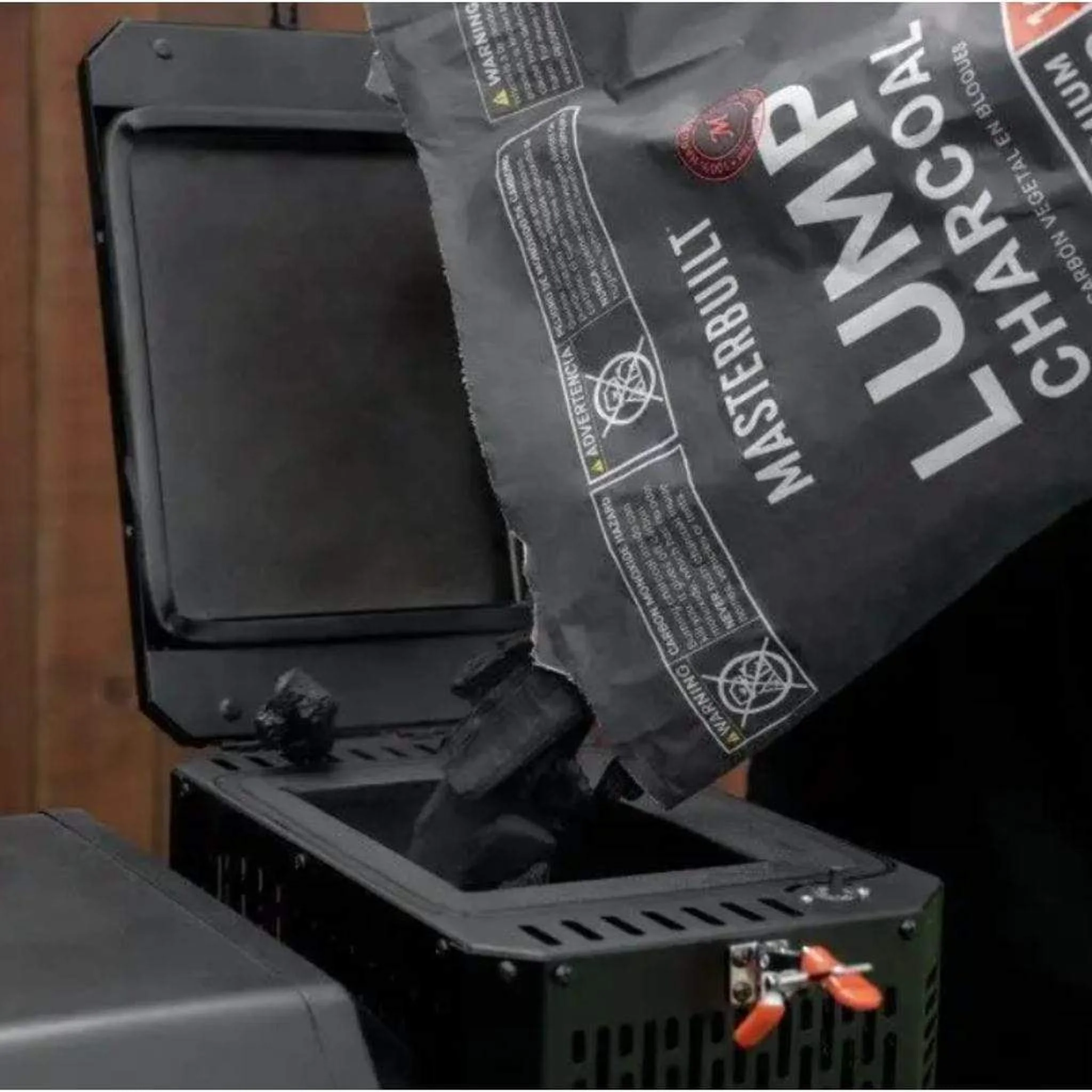 Masterbuilt 16lb Lump Charcoal for Gravity Series - Image 6