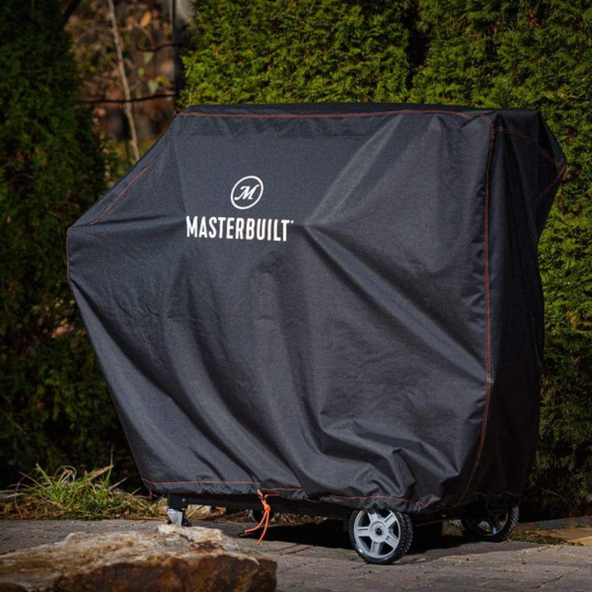 Masterbuilt Gravity Series™ 1050 Digital Charcoal Grill + Smoker Cover in Black - Image 2